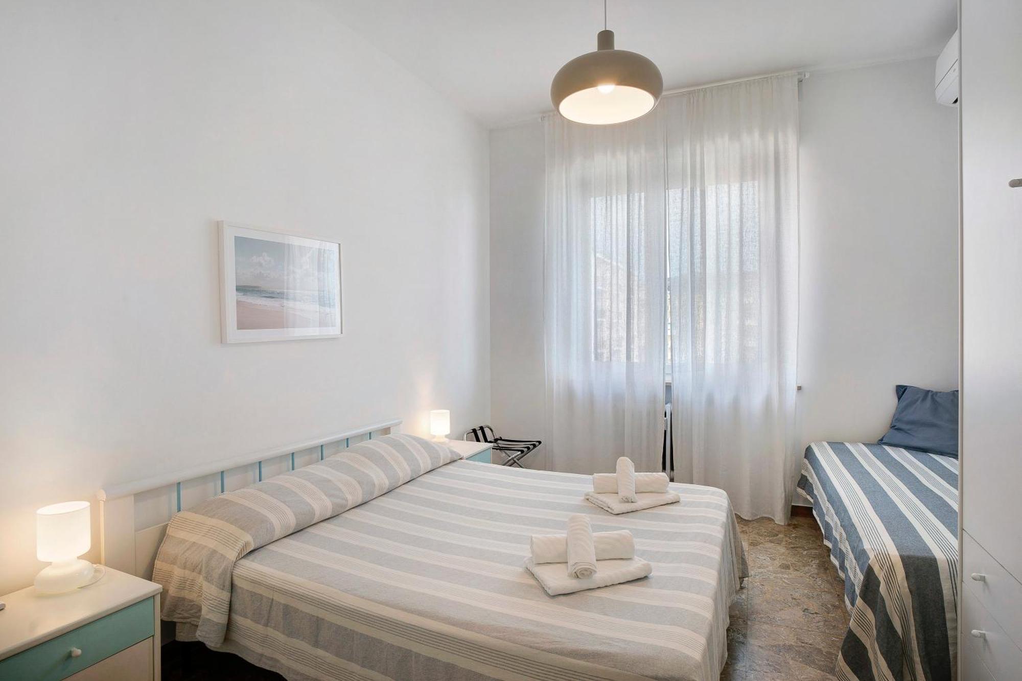 Fronte Mare - Marina Di Andora Apartment Exterior photo