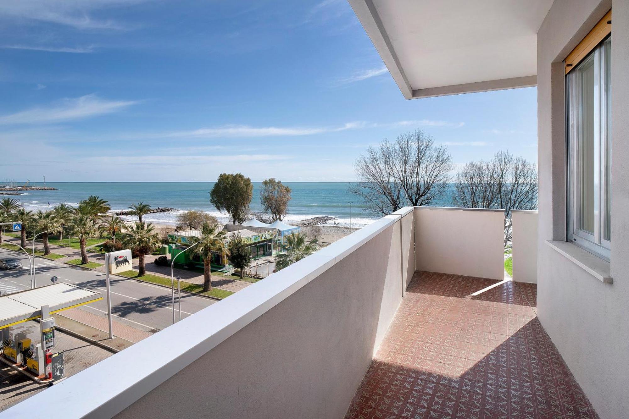 Fronte Mare - Marina Di Andora Apartment Exterior photo